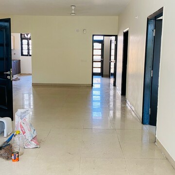 Building Lobby in 3 BHK Builder Floor at Omaxe Silver Birch, Mullanpur – for Sale