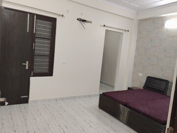 Room in 2 BHK Builder Floor at DLF Vibhuti Khand, Gomti Nagar – for Rent