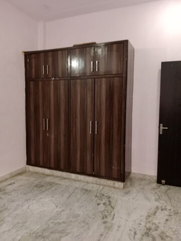 Room in 3 BHK Builder Floor at Sector 18 – for Rent