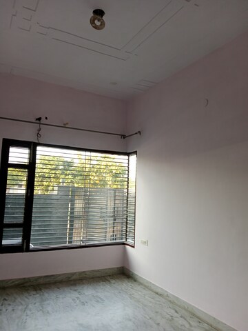 Room in 3 BHK Builder Floor at Sector 18 – for Rent