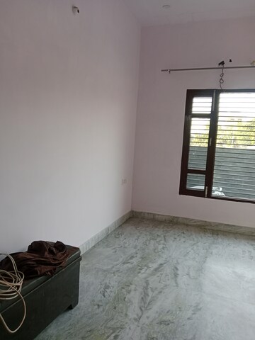 Room in 3 BHK Builder Floor at Sector 18 – for Rent