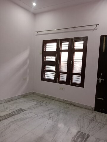 Room in 3 BHK Builder Floor at Sector 18 – for Rent