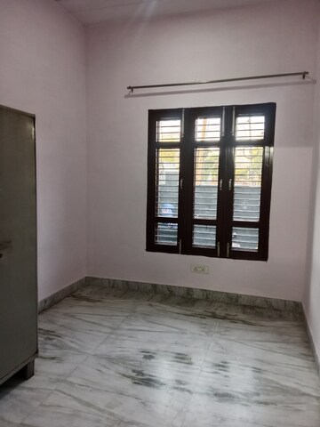 Room in 3 BHK Builder Floor at Sector 18 – for Rent
