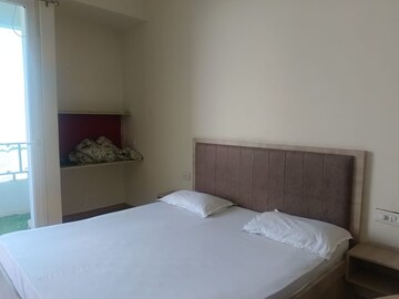 Bedroom in Studio Apartment at Gaur City Mall, Sector 4, Greater Noida – for Rent
