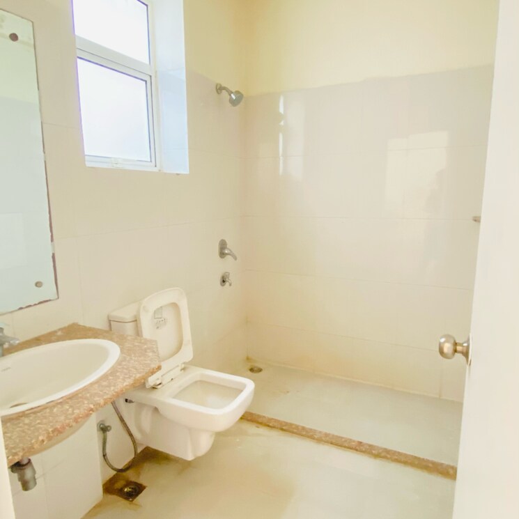 Bathroom, dlf-hyde-park 3 Bedroom 1880 Sq.Ft. Builder Floor In Mullanpur Chandigarh 8417772