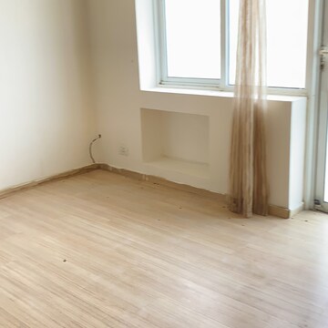 Room in 3 BHK Builder Floor at DLF Hyde Park, Mullanpur – for Sale