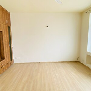 Room in 3 BHK Builder Floor at DLF Hyde Park, Mullanpur – for Sale