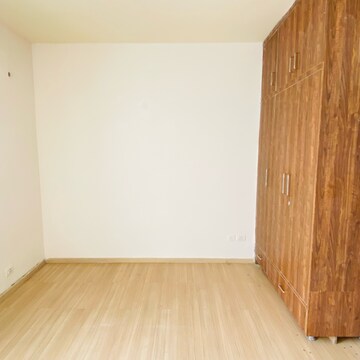 Room in 3 BHK Builder Floor at DLF Hyde Park, Mullanpur – for Sale