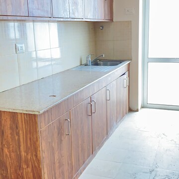 Kitchen in 3 BHK Builder Floor at DLF Hyde Park, Mullanpur – for Sale