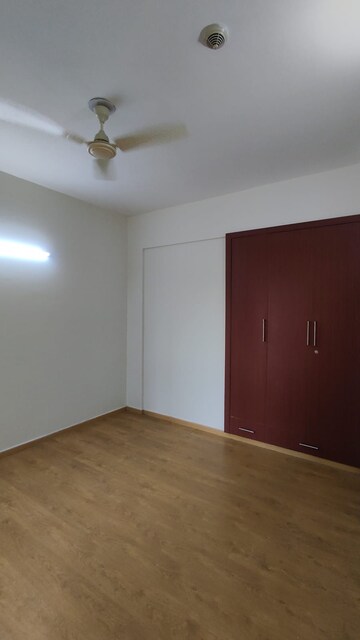 Room in 3 BHK Apartment at Moti Nagar – for Sale