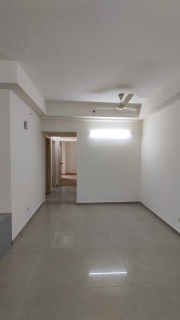 Room in 3 BHK Apartment at Moti Nagar – for Sale