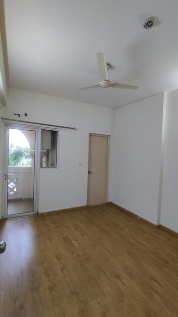 Room in 3 BHK Apartment at Moti Nagar – for Sale