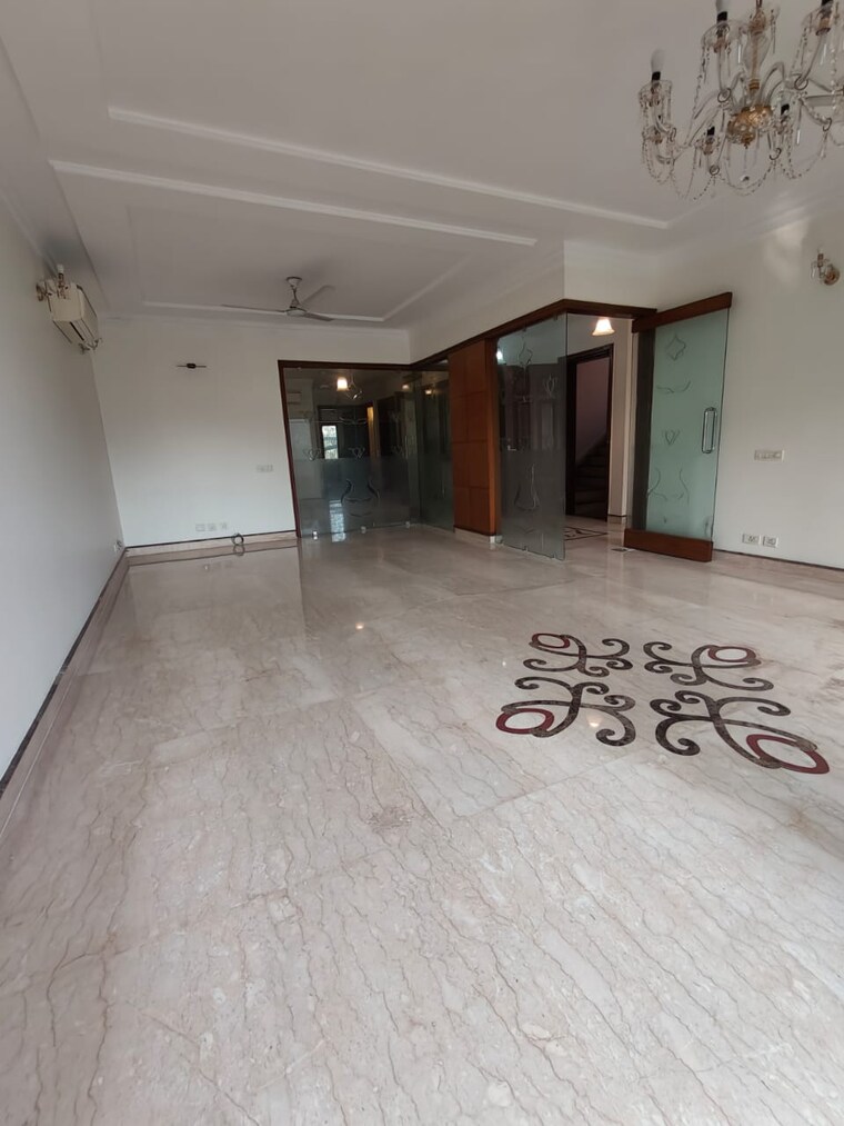 Room, anand lok 4 Bedroom 400 Sq.Yd. Builder Floor In Anand Lok Delhi 8417795