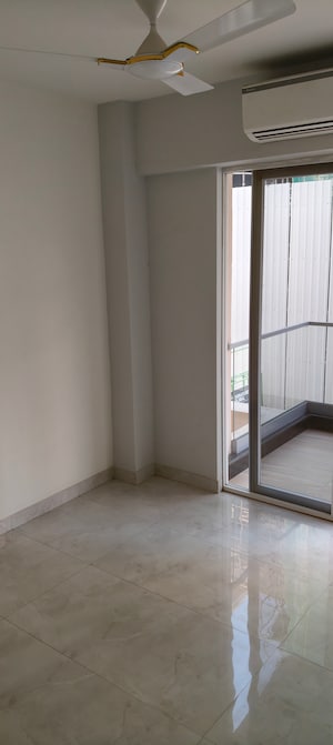 Building Lobby in 3.5 BHK Builder Floor at Signature Global City, Sector 37d – for Sale