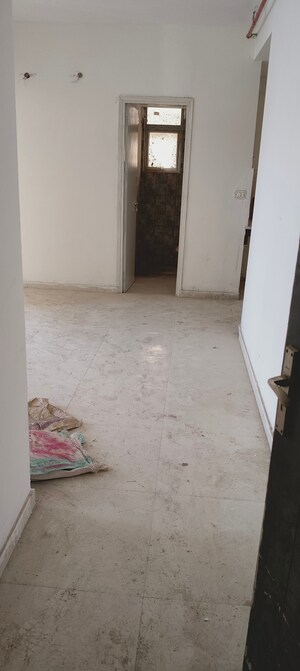 Room in 3.5 BHK Builder Floor at Signature Global City, Sector 37d – for Sale