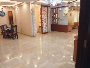 Room in 4 BHK Builder Floor at Sector 85 – for Sale
