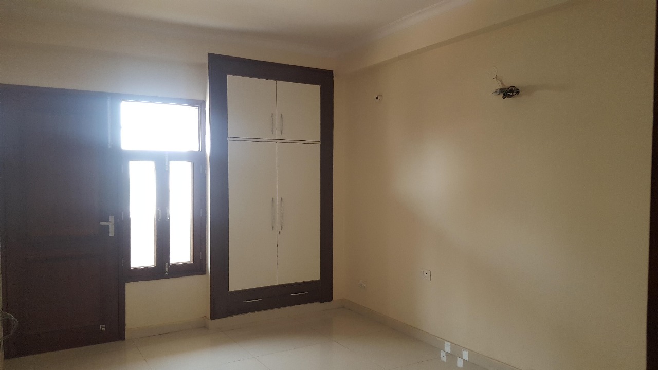 3.5 BHK + Study Room Builder Floor For Sale in Smart World Gems