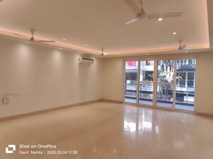 Room in 4 BHK Builder Floor at Safdarjung Development Area – for Sale