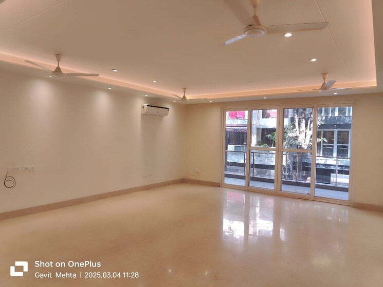 Room, safdarjung development area 4 Bedroom 333 Sq.Yd. Builder Floor In Safdarjung Development Area Delhi 8417935