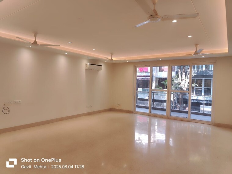 Room, safdarjung development area 4 Bedroom 333 Sq.Yd. Builder Floor In Safdarjung Development Area Delhi 8417935