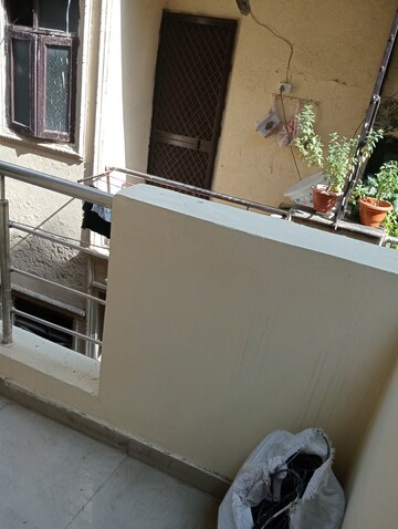 Furnished Amenities in 2 BHK Builder Floor at Govindpuri – for Rent