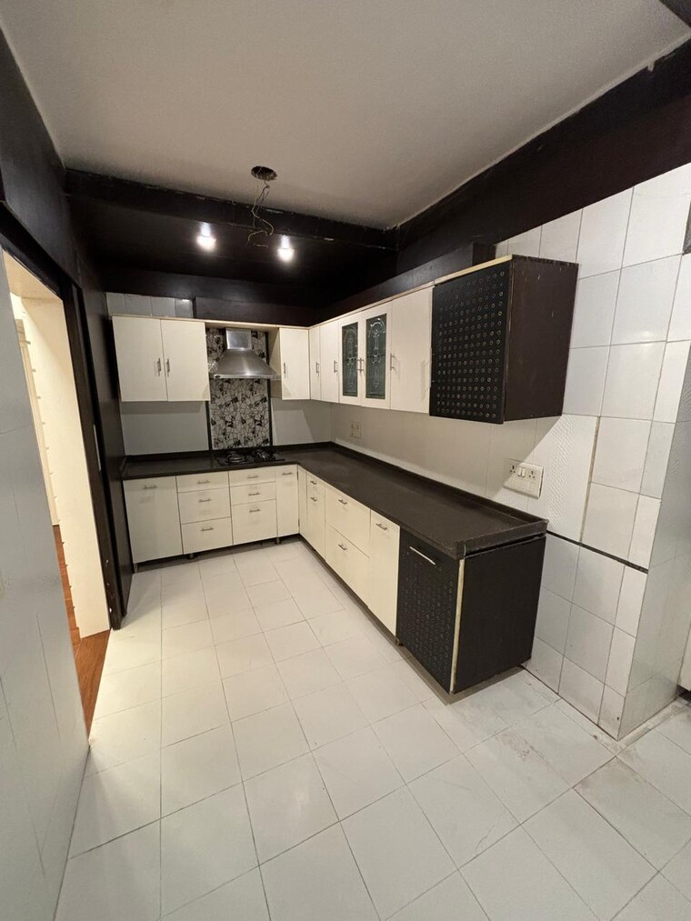 Kitchen, shalimar bagh 3 Bedroom 1000 Sq.Ft. Builder Floor In Shalimar Bagh Delhi 8418148