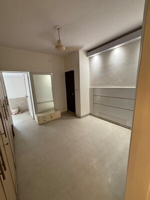 Room in 3 BHK Builder Floor at Shalimar Bagh – for Sale