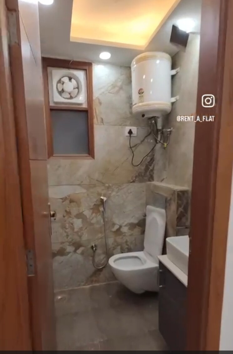 Bathroom, panchsheel vihar 2 Bedroom 80 Sq.Yd. Apartment In Panchsheel Vihar Delhi 8418165