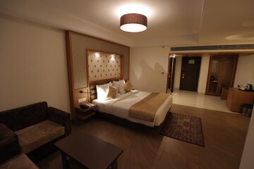 Master Bedroom in 4 BHK Builder Floor at Shalimar Bagh – for Sale