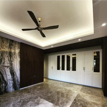 Room in 4 BHK Builder Floor at Shalimar Bagh – for Sale