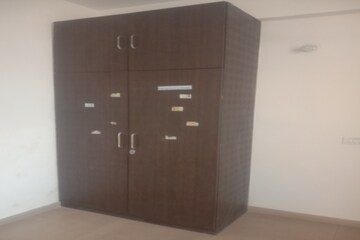Room in 2 BHK Apartment at Mahagun Mywoods, Sector 16c Greater Noida – for Rent