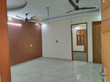 Room in 3 BHK Builder Floor at Sector 21c – for Rent