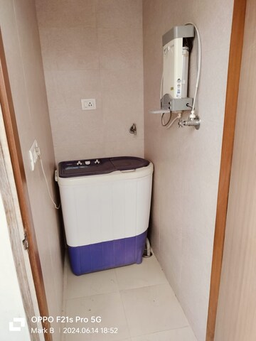 Bathroom in 1 RK Apartment at Vasant Kunj – for Rent