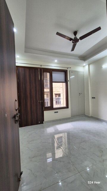 Room in 1.5 BHK Builder Floor at Chhajjupur – for Rent