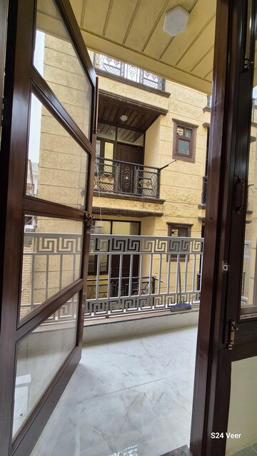Balcony in 1.5 BHK Builder Floor at Chhajjupur – for Rent