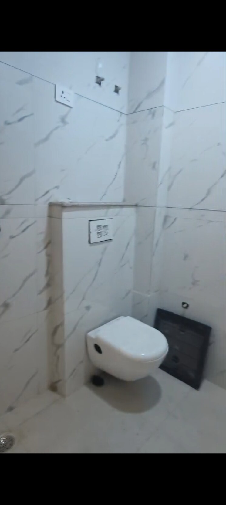 Bathroom, indrapuram 3 Bedroom 90 Sq.Mt. Builder Floor In Indrapuram Ghaziabad 8418336