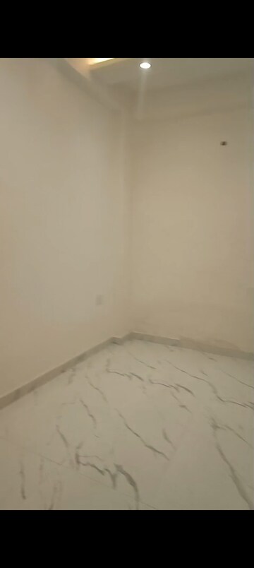 Room in 3 BHK Builder Floor at Indrapuram – for Sale