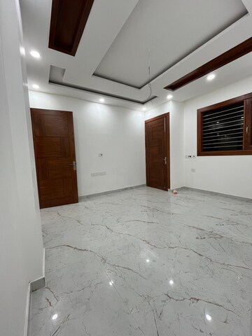 Room in 3 BHK Builder Floor at Sainik Colony – for Sale