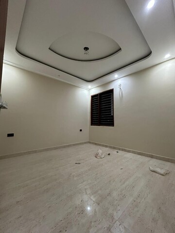 Room in 4 BHK Builder Floor at Sainik Colony – for Sale
