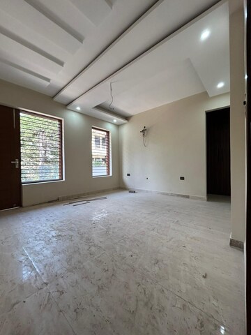 Room in 4 BHK Builder Floor at Sainik Colony – for Sale