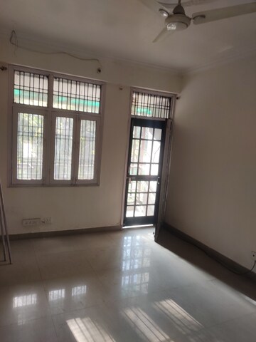 Room in 3 BHK Apartment at Mahanagar – for Rent