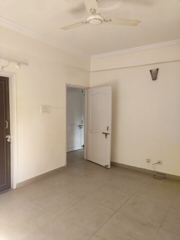 Room in 3 BHK Apartment at Mahanagar – for Rent