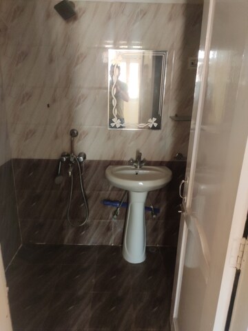 Bathroom in 3 BHK Apartment at Mahanagar – for Rent