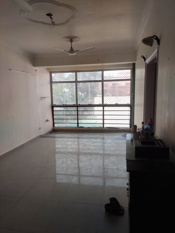 Room in 3 BHK Apartment at Mahanagar – for Rent