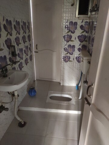 Bathroom in 3 BHK Apartment at Mahanagar – for Rent