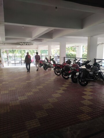 Parking in 3 BHK Apartment at Mahanagar – for Rent