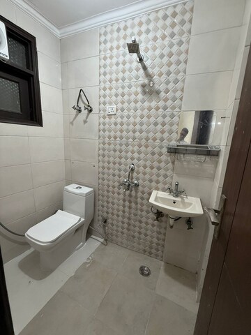 Bathroom in 2 BHK Builder Floor at Palm Residency Chhatarpur, Chattarpur – for Rent