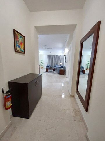 Furnished Amenities in 4 BHK Apartment at DLF Park Place, Sector 54 – for Rent