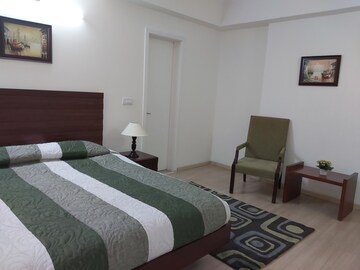 Bedroom in 4 BHK Apartment at DLF Park Place, Sector 54 – for Rent