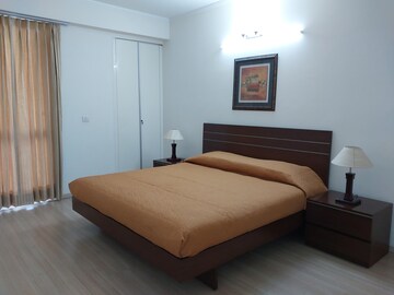 Bedroom in 4 BHK Apartment at DLF Park Place, Sector 54 – for Rent